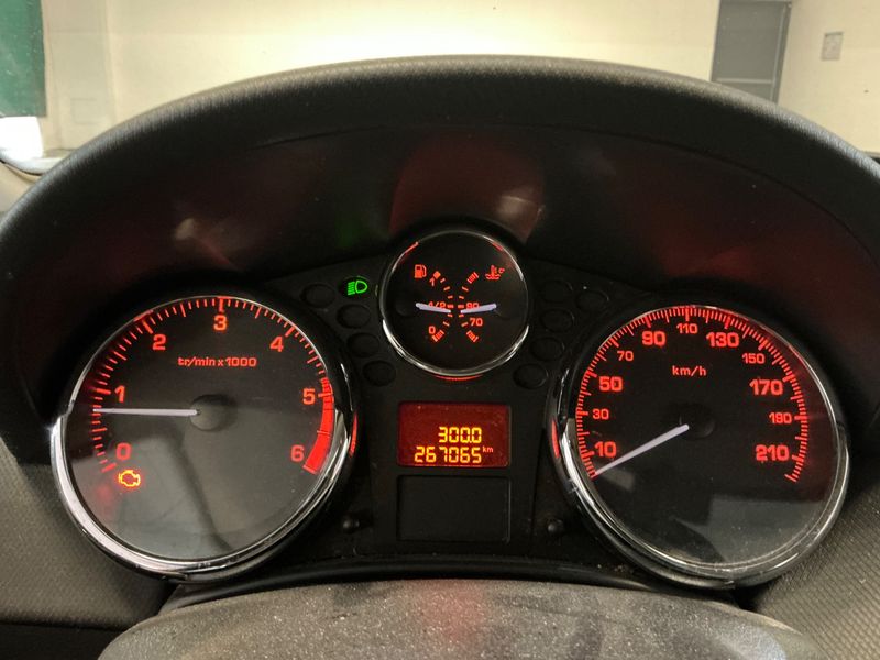 Peugeot 207 1.6 HDi Premium 2008 – снимка 4
