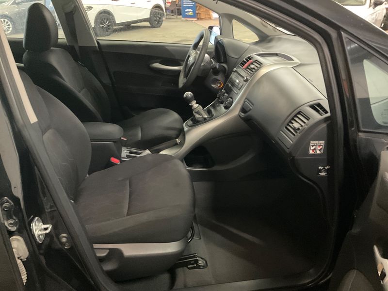 Toyota Auris 1.4 Turbodiesel Active 2010 – снимка 3