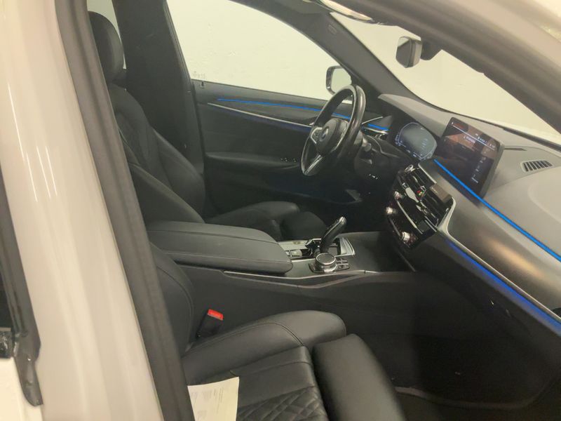 BMW 5er 530e xDrive M Sport 2022 – снимка 17
