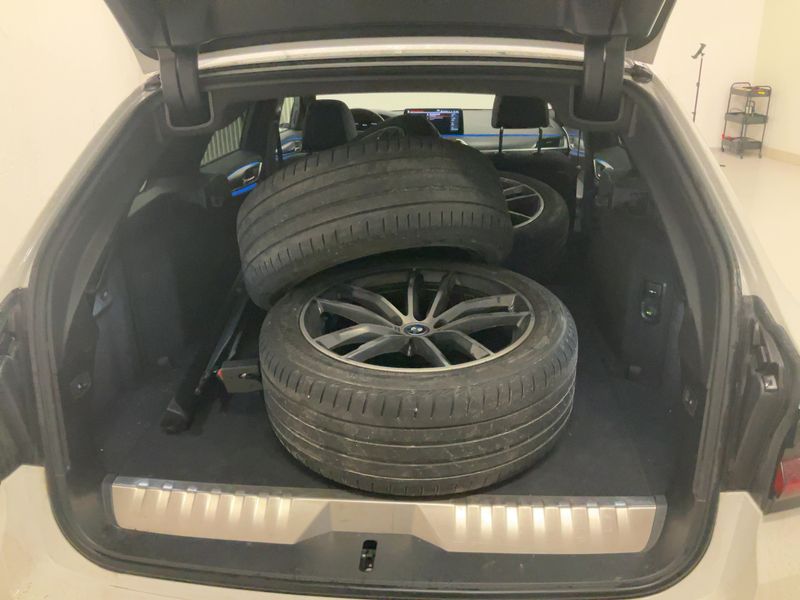BMW 5er 530e xDrive M Sport 2022 – снимка 16