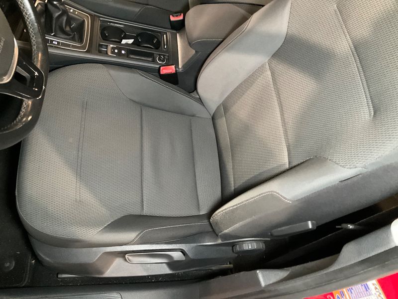 Volkswagen Golf VII 1.6 TDI Business BlueMotion Tech 2017 – снимка на щета 38