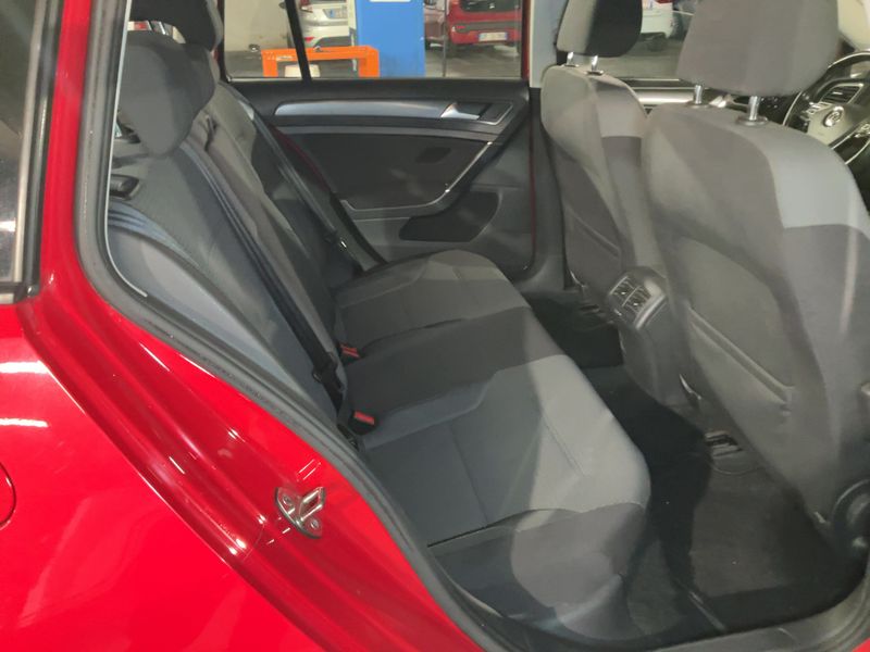 Volkswagen Golf VII 1.6 TDI Business BlueMotion Tech 2017 – снимка 19