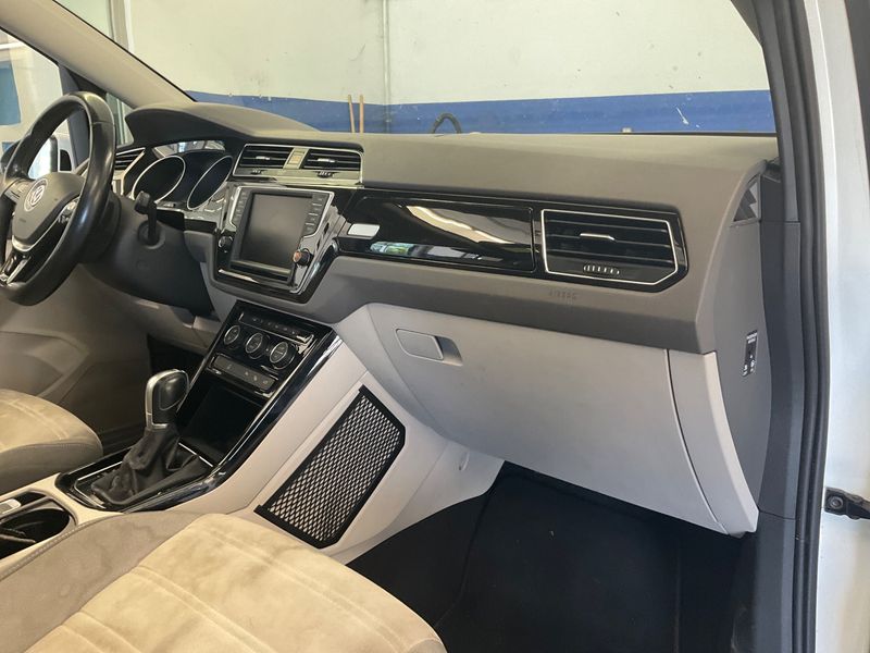 Volkswagen Touran 2.0 TDI Highline BlueMotion Tech 2016 – снимка 27