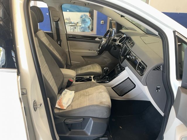 Volkswagen Touran 2.0 TDI Highline BlueMotion Tech 2016 – снимка 17