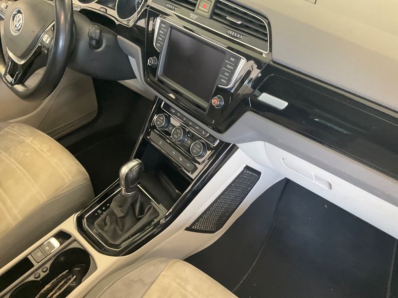 Volkswagen Touran 2.0 TDI Highline BlueMotion Tech 2016 – снимка 31