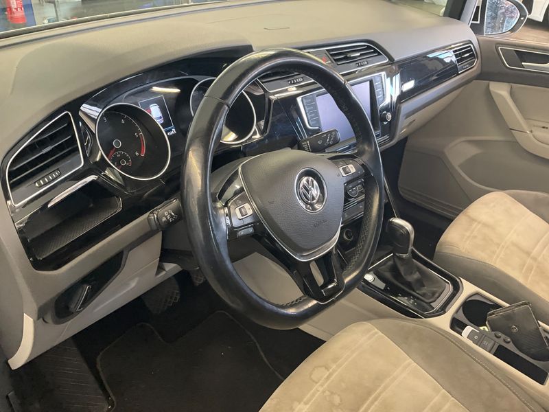 Volkswagen Touran 2.0 TDI Highline BlueMotion Tech 2016 – снимка 28