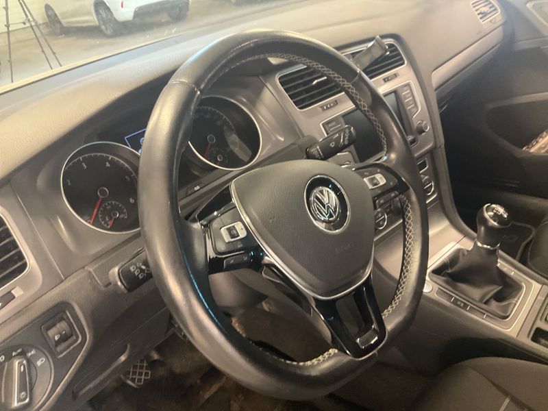 Volkswagen Golf VII 1.6 TDI Lounge BlueMotion Tech 2015 – снимка 22