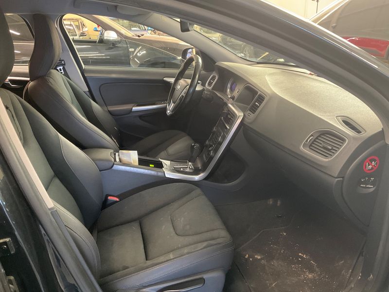 Volvo V60 2.0 D4 Momentum 2011 – снимка 3