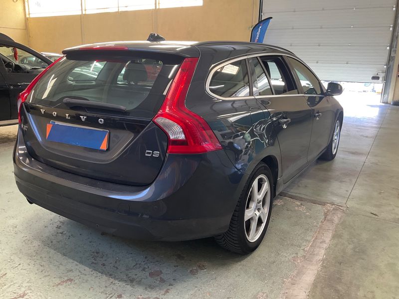Volvo V60 2.0 D4 Momentum 2011 – снимка 2