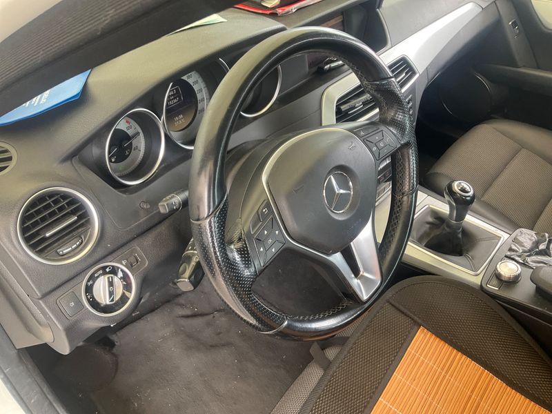 Mercedes-Benz C-Klasse C 200 CDI BlueEfficiency Avantgarde 2012 – снимка 30