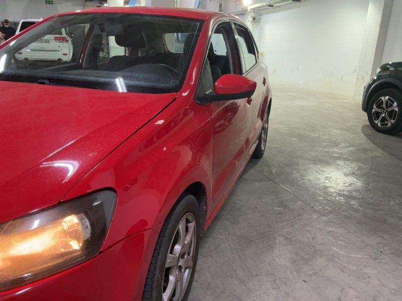Volkswagen Polo 1.6 TDI Advance 2011 – снимка 2