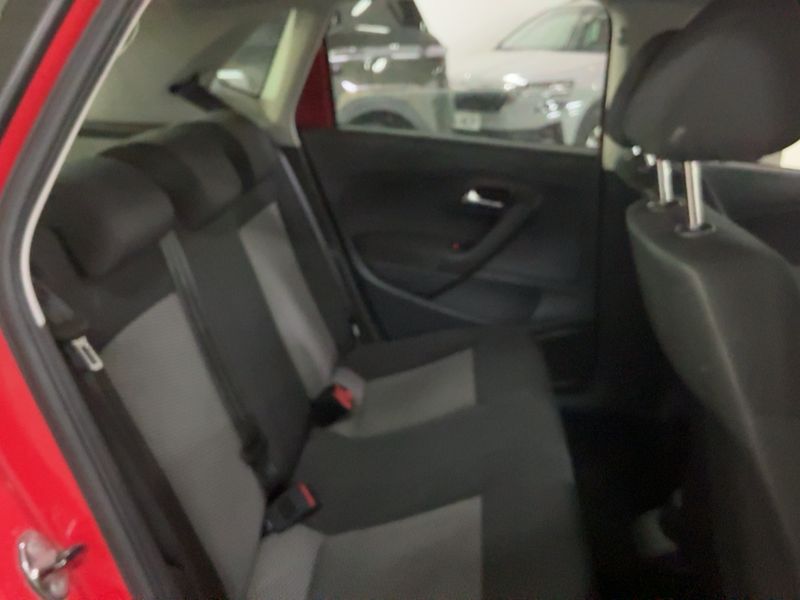 Volkswagen Polo 1.6 TDI Advance 2011 – снимка 19