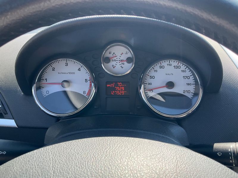 Peugeot 207 1.6 HDi Serie 64 2011 – снимка 18