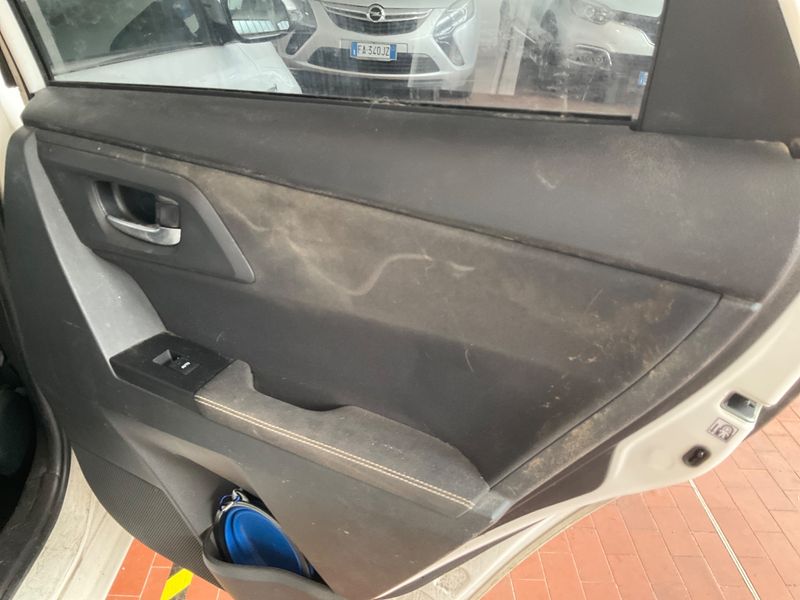 Toyota Auris 1.8 Hybrid Lounge 2014 – снимка 25