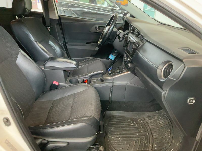 Toyota Auris 1.8 Hybrid Lounge 2014 – снимка 16