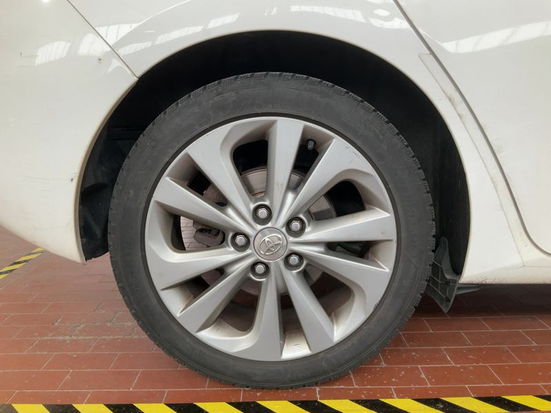 Toyota Auris 1.8 Hybrid Lounge 2014 – снимка 9