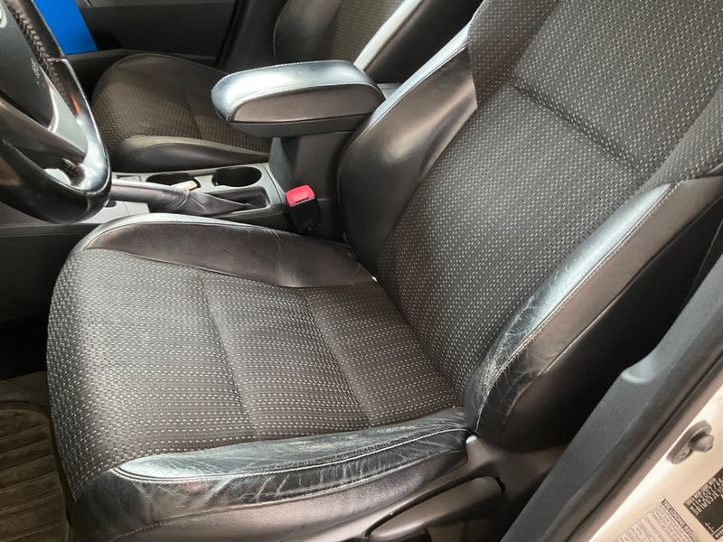 Toyota Auris 1.8 Hybrid Lounge 2014 – снимка 27