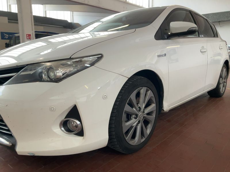 Toyota Auris 1.8 Hybrid Lounge 2014 – снимка 2