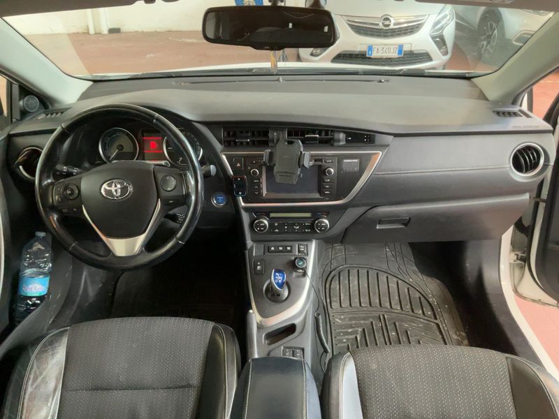 Toyota Auris 1.8 Hybrid Lounge 2014 – снимка 17