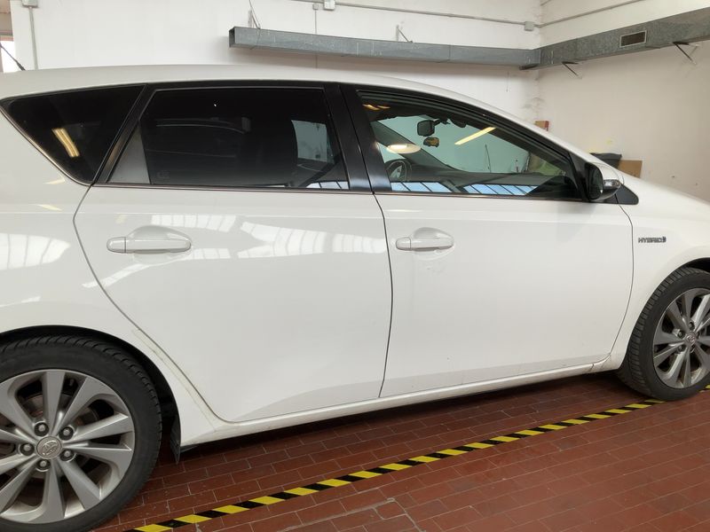 Toyota Auris 1.8 Hybrid Lounge 2014 – снимка 10