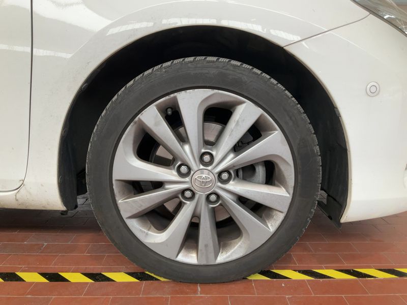 Toyota Auris 1.8 Hybrid Lounge 2014 – снимка 11
