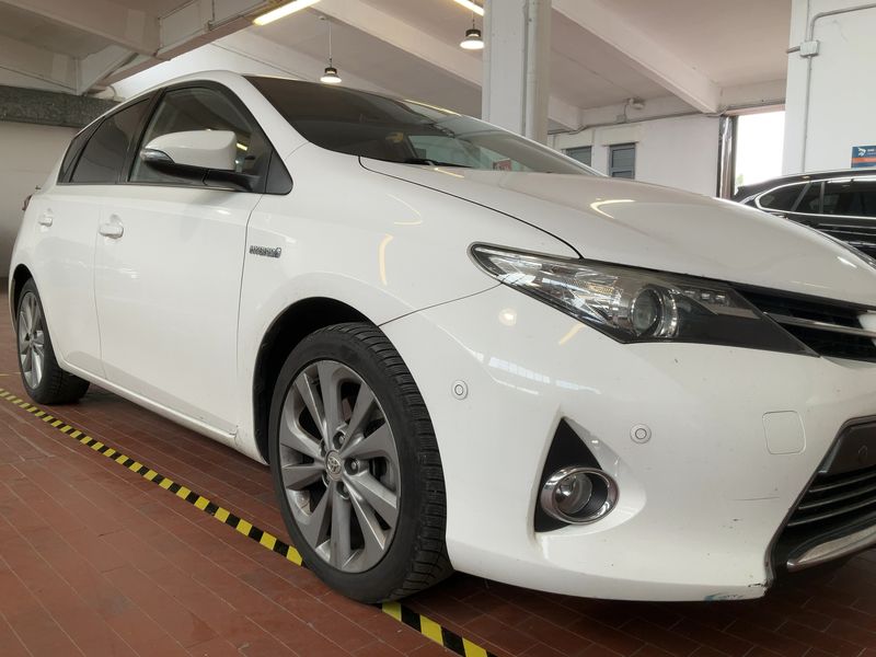 Toyota Auris 1.8 Hybrid Lounge 2014 – снимка 12