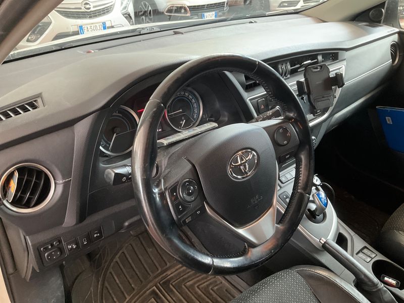 Toyota Auris 1.8 Hybrid Lounge 2014 – снимка 26