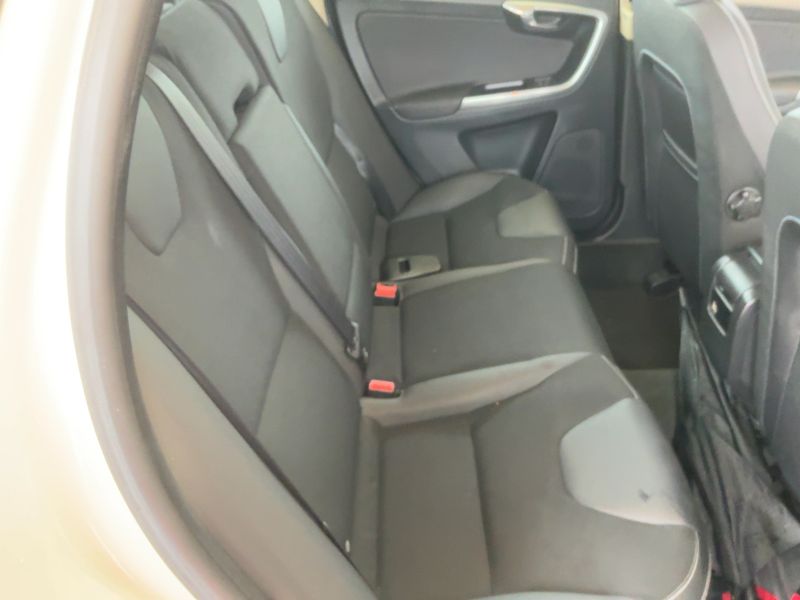 Volvo XC60 2.0 D3 Kinetic 2WD 2013 – снимка 19