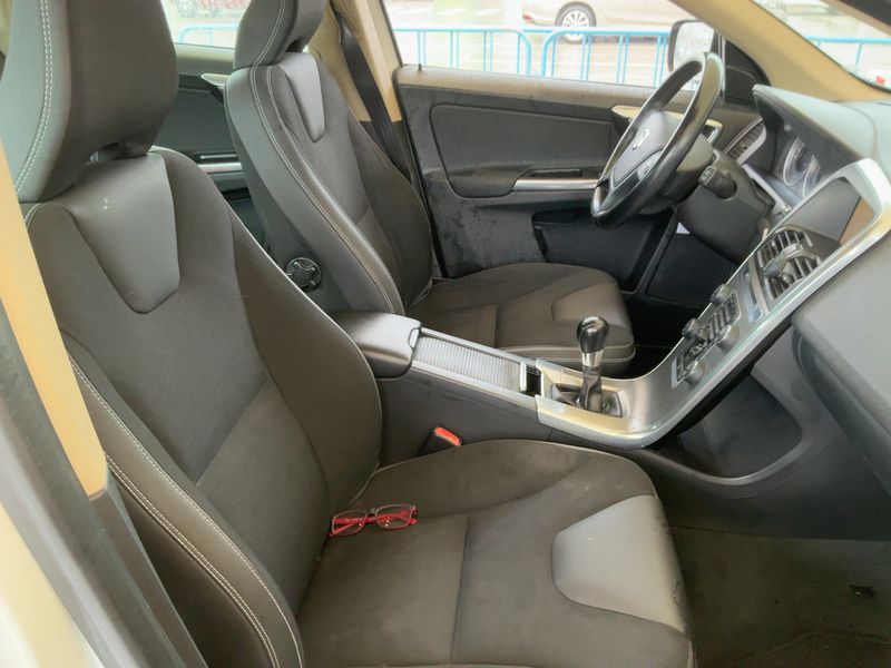 Volvo XC60 2.0 D3 Kinetic 2WD 2013 – снимка 16