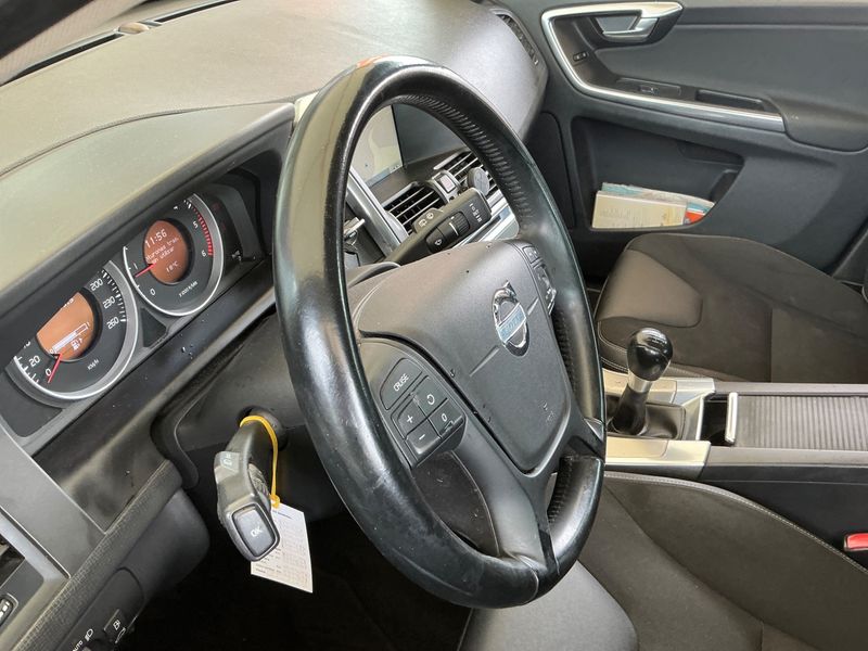Volvo XC60 2.0 D3 Kinetic 2WD 2013 – снимка 23