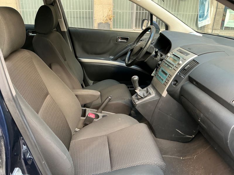 Toyota Corolla Verso 2.2 D-4D Luna 2007 – снимка 3