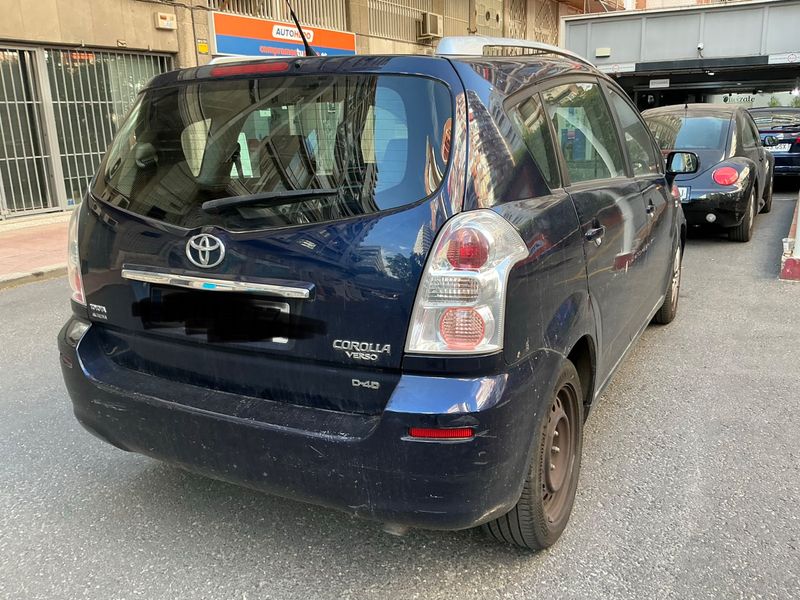Toyota Corolla Verso 2.2 D-4D Luna 2007 – снимка 2
