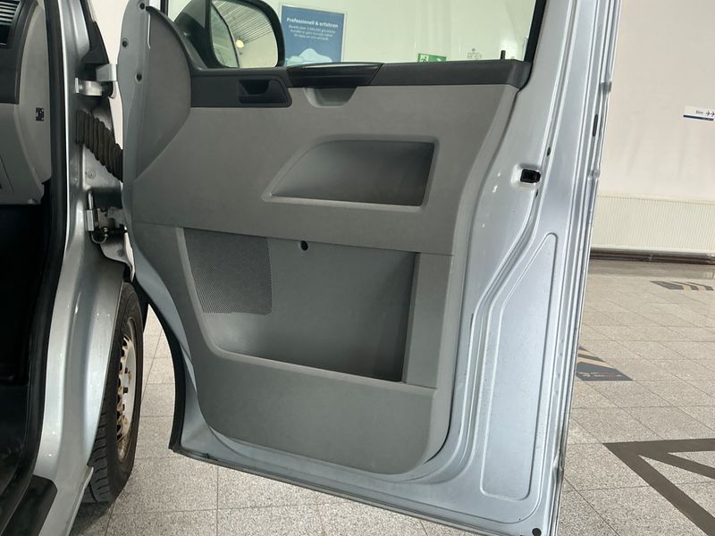 Volkswagen T5 Transporter 2.0 TDI Kasten 2014 – снимка 36