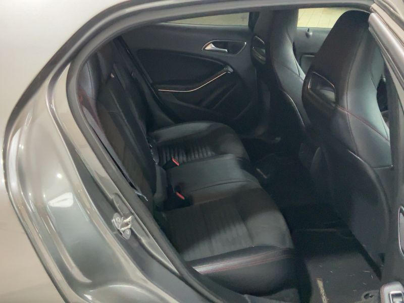 Mercedes-Benz GLA-Klasse GLA 200 d Premium 2018 – снимка 19