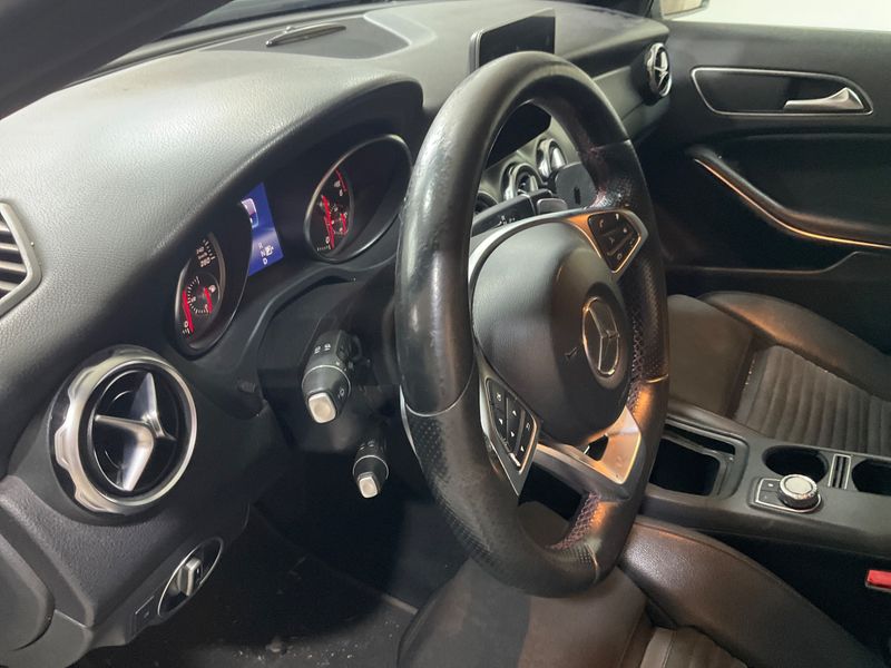 Mercedes-Benz GLA-Klasse GLA 200 d Premium 2018 – снимка 26