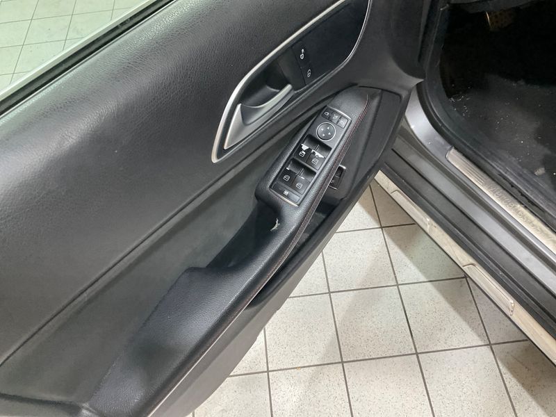 Mercedes-Benz GLA-Klasse GLA 200 d Premium 2018 – снимка 28