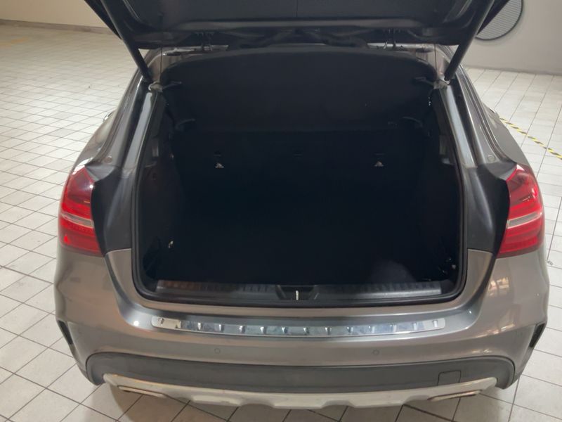 Mercedes-Benz GLA-Klasse GLA 200 d Premium 2018 – снимка 15