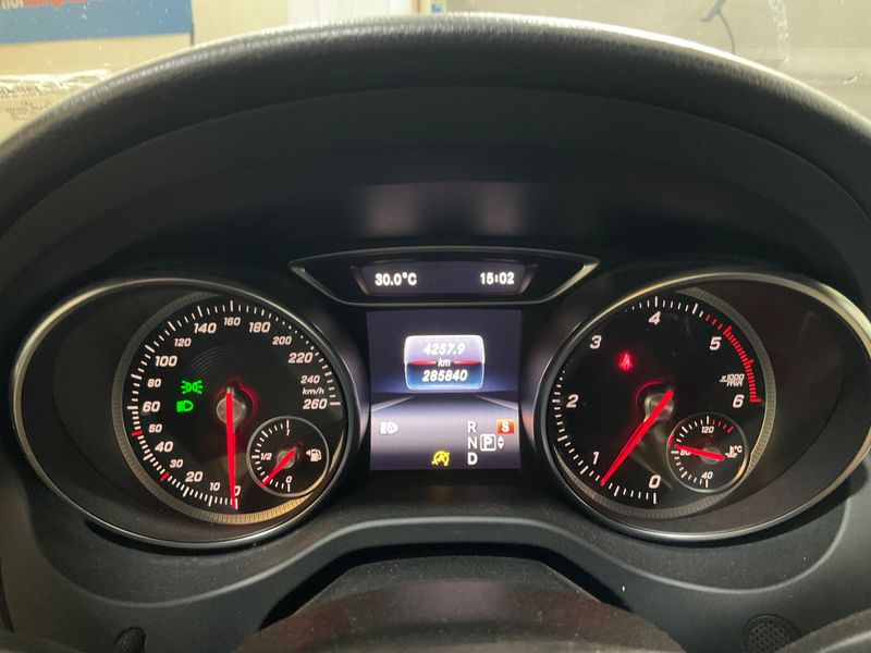 Mercedes-Benz GLA-Klasse GLA 200 d Premium 2018 – снимка 18