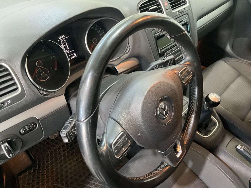 Volkswagen Golf VI 1.6 TDI Team BlueMotion Tech 2010 – снимка 25