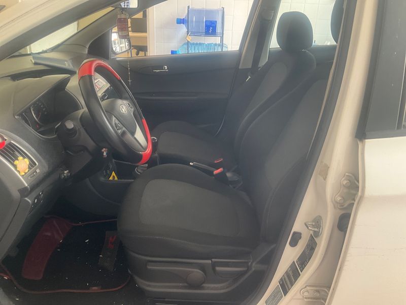 Hyundai i20 1.2 Classic 2013 – снимка 3