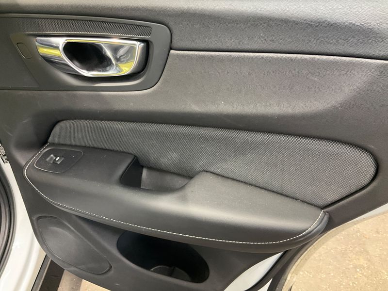 Volvo XC60 2.0 B5 Diesel Mild-Hybrid R-Design AWD 2020 – снимка 38