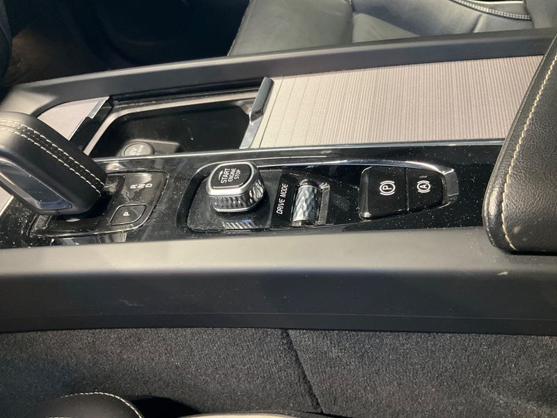 Volvo XC60 2.0 B5 Diesel Mild-Hybrid R-Design AWD 2020 – снимка 35