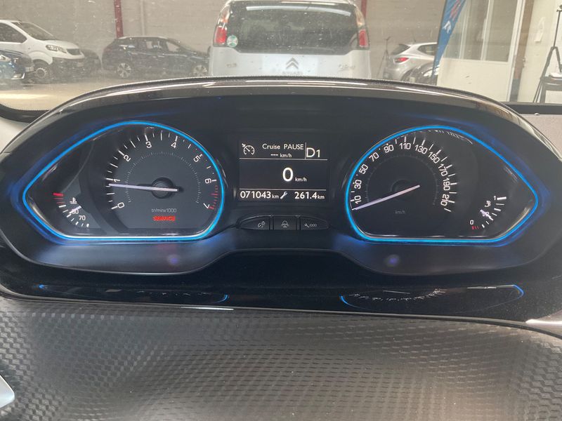 Peugeot 2008 1.2 PureTech Allure 2016 – снимка 18