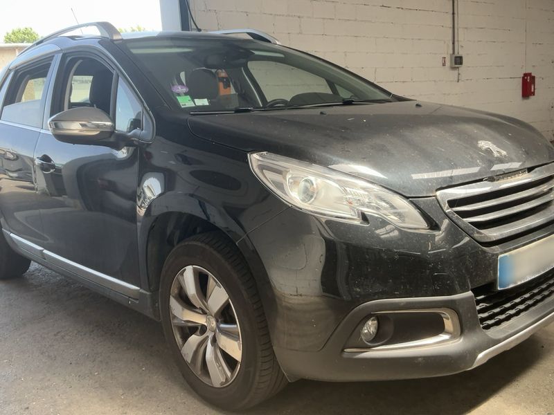 Peugeot 2008 1.2 PureTech Allure 2016 – снимка 12