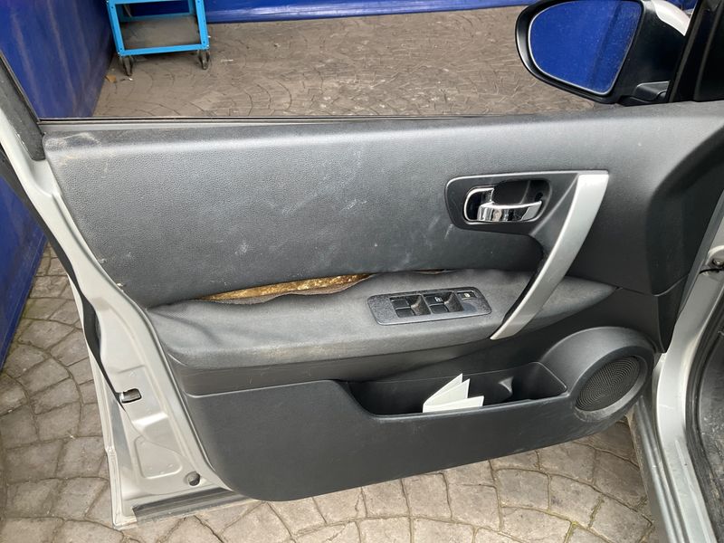 Nissan Qashqai 2.0 dCi Visia 4x4 2010 – снимка 30
