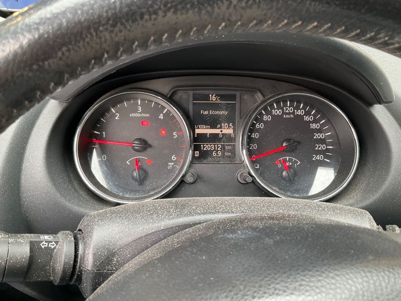 Nissan Qashqai 2.0 dCi Visia 4x4 2010 – снимка 18