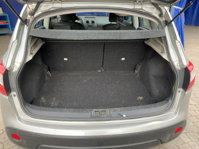 Nissan Qashqai 2.0 dCi Visia 4x4 2010 – снимка 15