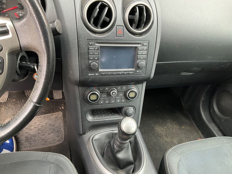 Nissan Qashqai 2.0 dCi Visia 4x4 2010 – снимка 37