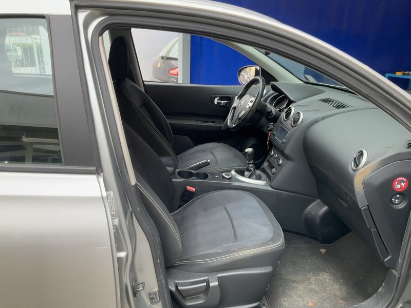 Nissan Qashqai 2.0 dCi Visia 4x4 2010 – снимка 16