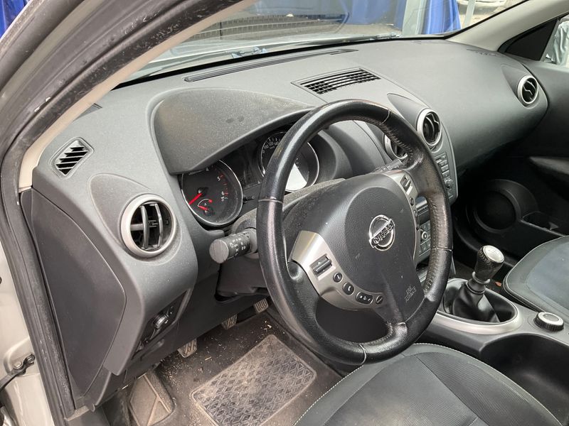 Nissan Qashqai 2.0 dCi Visia 4x4 2010 – снимка 31